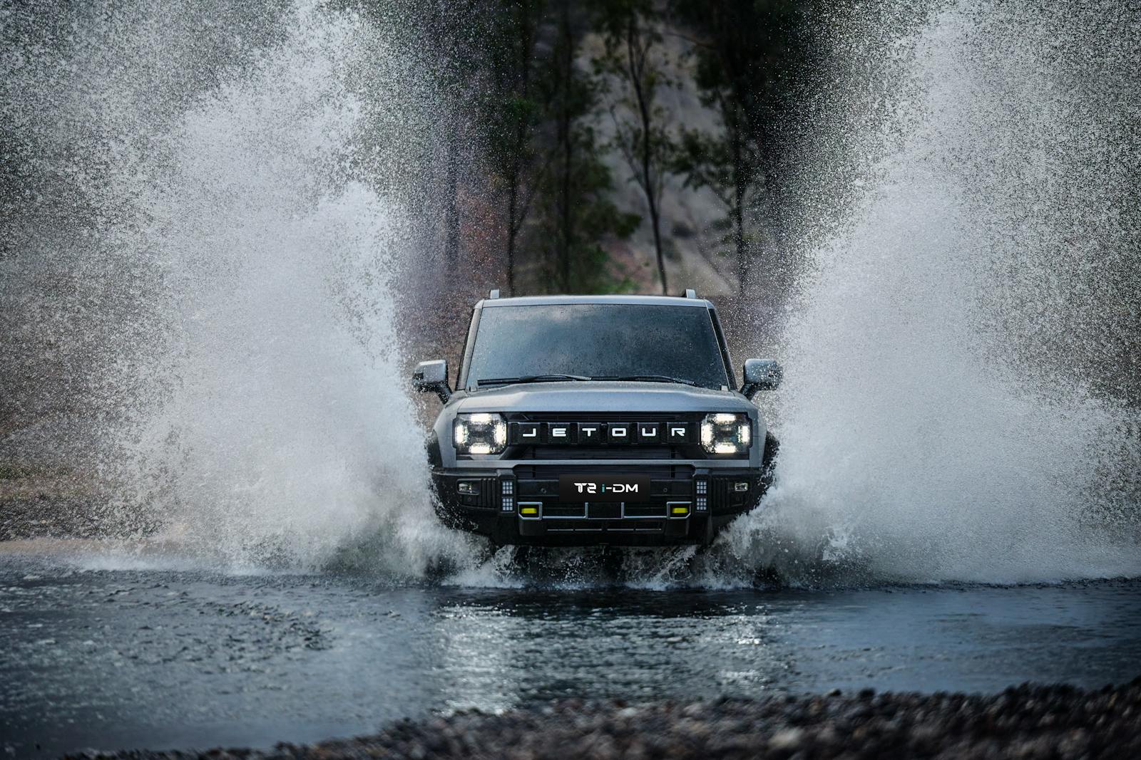 Jetour T2-DM SUV creating a dramatic splash while crossing a river in Georgia.