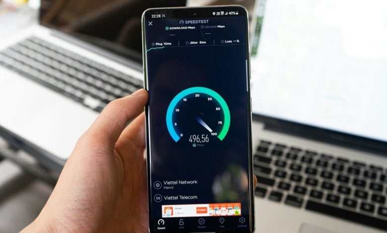 black samsung android smartphone displaying icons